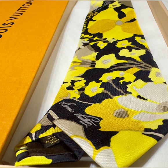 🌴VIBRANT🌴🆕🌼💯🔥LOUIS VUITTON LIMITED BLK YELLOW FLORAL VIBES MOTIF TIE🔥 - Picture 4 of 17